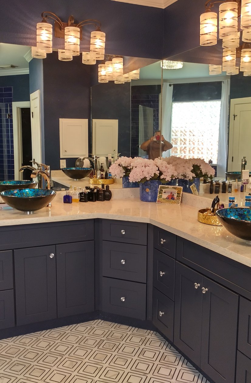dark blue bathroom details